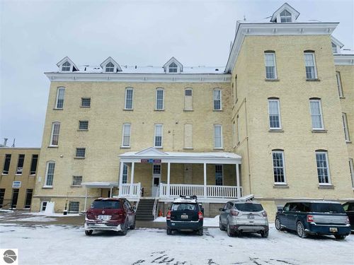 ste-b-800 Cottageview Dr, Traverse City, MI, 49684-2614 | Card Image