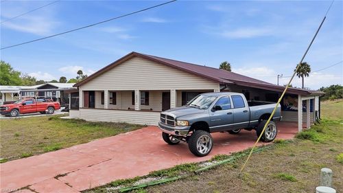 2405 Zoysia Ln, NORTH FORT MYERS, FL, 33917-2412 | Card Image
