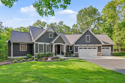 547 Roundtree Dr Ne, Ada, MI, 49301-9707 | Card Image