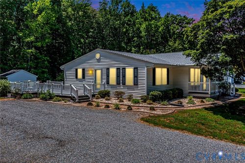 34 Oakland St, Kilmarnock, VA, 22482-3886 | Card Image