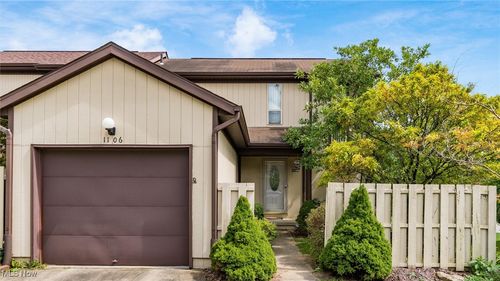 1106 S Slope Bay, Zanesville, OH, 43701-1568 | Card Image