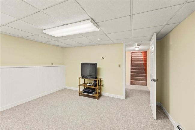 8 Center St, House other with 4 bedrooms, 3 bathrooms and null parking in Bennington VT | Image 20