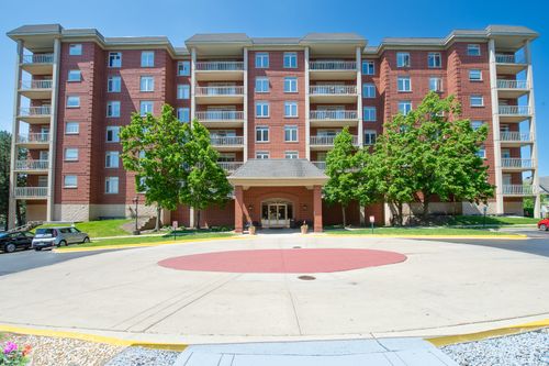 unit-206-8400 Callie Ave, Morton Grove, IL, 60053-2899 | Card Image