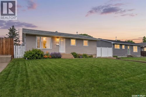 1312 Stadacona St W, Moose Jaw, SK, S6H6M9 | Card Image