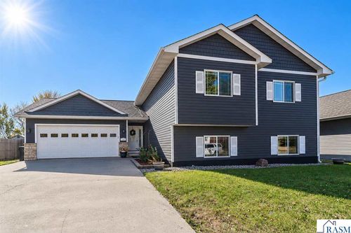 109 Cougar Dr, Mankato, MN, 56001-8655 | Card Image