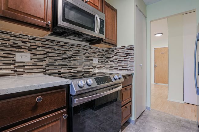 APT-102 - 3801 Appian Way, Home with 2 bedrooms, 2 bathrooms and null parking in Glenview IL | Image 7