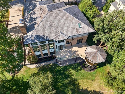 9427 Falling Waters Dr W, Burr Ridge, IL, 60527-6897 | Card Image