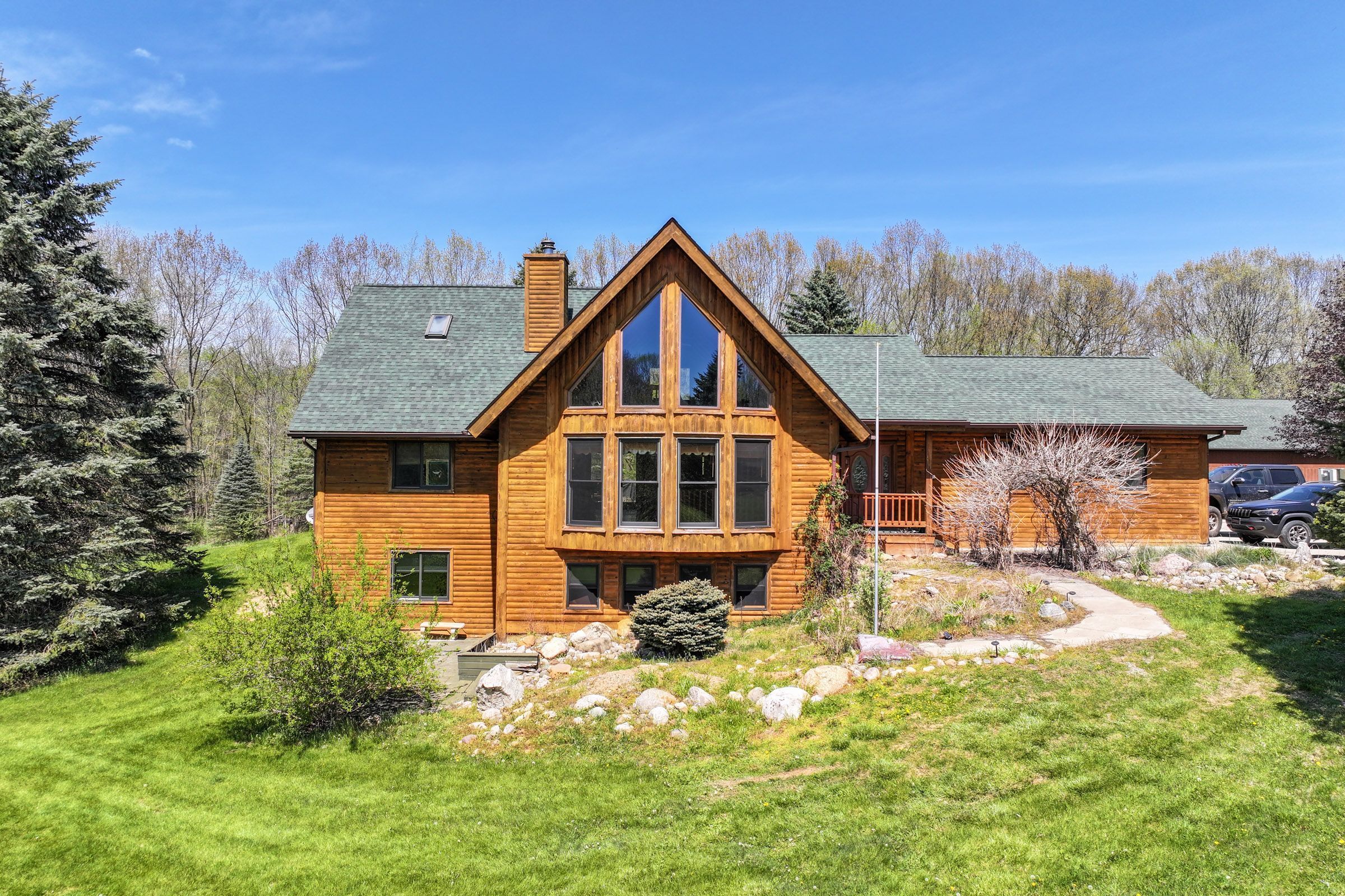 Julie Dr, Columbiaville, MI 48421