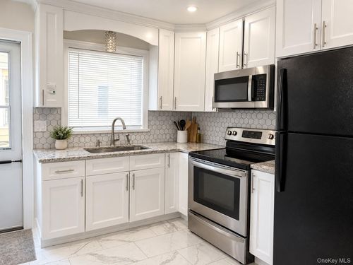 127 Courthouse Rd, Franklin Square, NY, 11010-2913 | Card Image