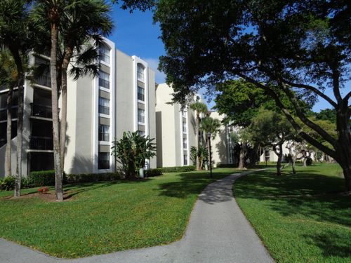 apt-f404-950 Lavers Cir, Delray Beach, FL, 33444-7837 | Card Image