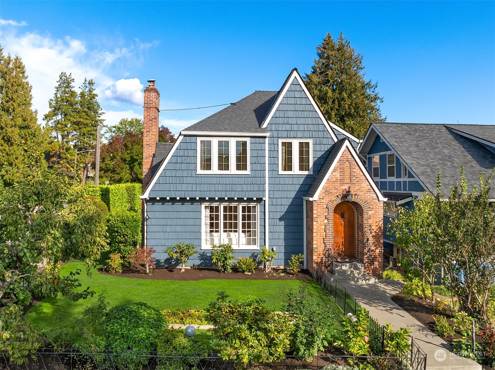 32nd Ave, Seattle, WA 98144