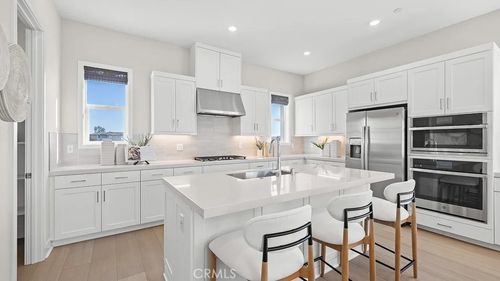 812 Sonia, Irvine, CA, 92618-5916 | Card Image