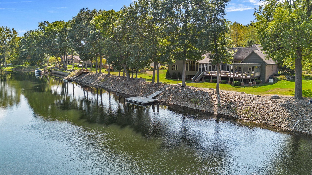 Echo Valley Dr, Niles, MI 49120