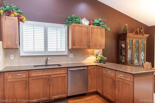 57136 Megan Dr, Washington Twp, MI, 48094 | Card Image