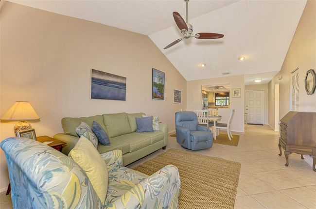 APT-5 - 927 Capri Isles Blvd, Condo with 2 bedrooms, 2 bathrooms and null parking in VENICE FL | Image 14