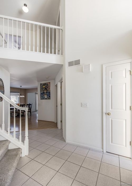 4930 Fox Chase Dr, White Lake, MI, 48383-1685 | Card Image