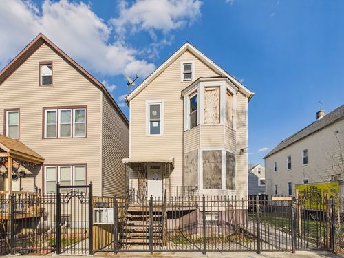 8747 Escanaba Ave, Chicago, IL, 60617-3282 | Card Image