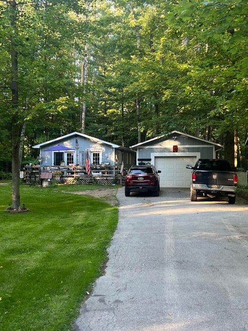 8334 Pine Tree Trl, Stanwood, MI, 49346-9422 | Card Image