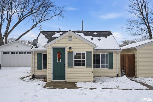 1015 7th St, Colona, IL, 61241-9533 | Card Image