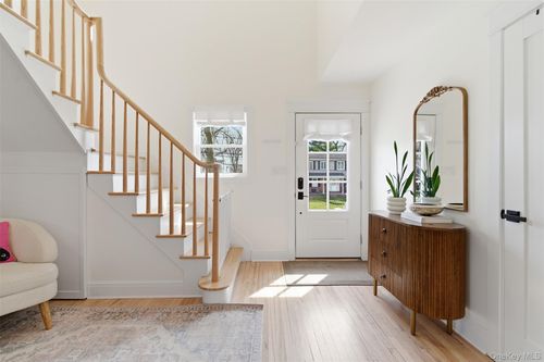 12 King Ave, Melville, NY, 11747-1214 | Card Image