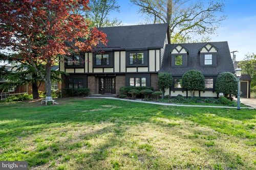 27 Magnolia Ln, Toms River, NJ, 08753-7550 | Card Image