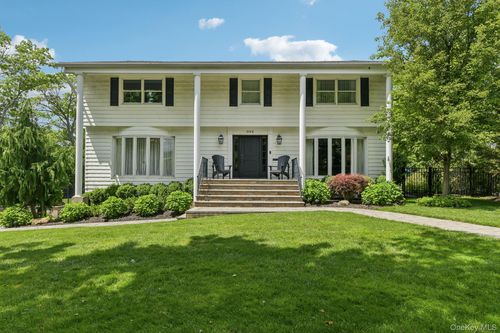 1 Lakeville Ct, Roslyn, NY, 11576-2513 | Card Image