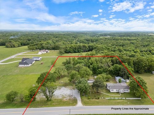 2753 W Highway 12, Gentry, AR, 72734-5082 | Card Image