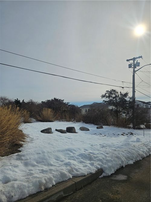 7 Fishermans Ave, Westerly, RI, 02891-5305 | Card Image