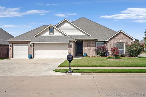 5016 E El Paso St, Broken Arrow, OK, 74014-1960 | Card Image