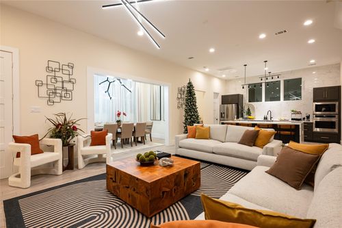 913 Thompson St, Houston, TX, 77007-5630 | Card Image