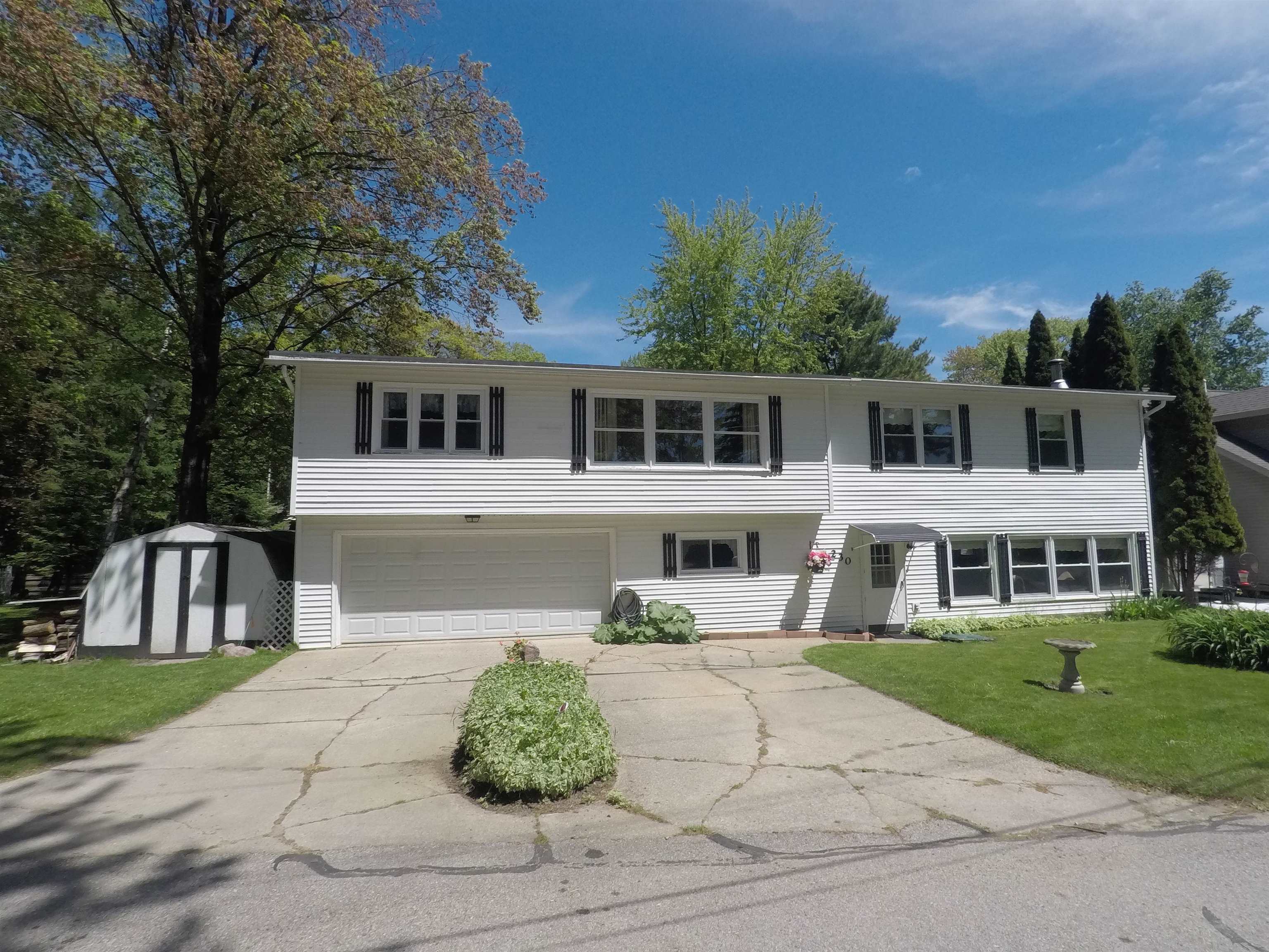 Lake Dr, Cadillac, MI 49601