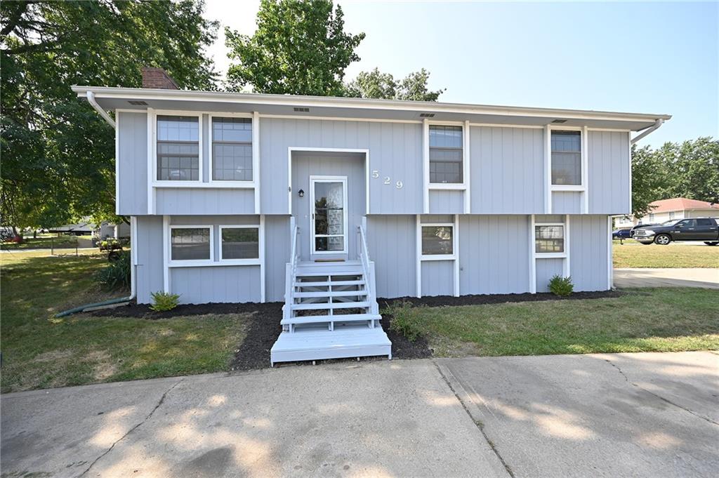 Vine St, Platte City, MO 64079