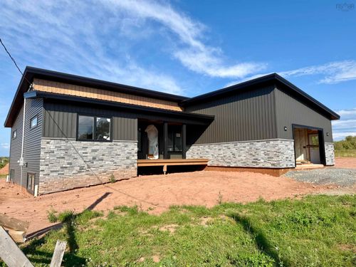32 Marshview Dr, House with 3 bedrooms, 2 bathrooms and 4 parking in Amherst NS | Card Image