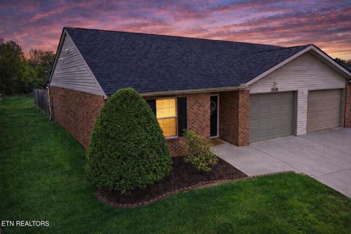 7133 Lyngate Blvd, Powell, TN, 37849-4351 | Card Image