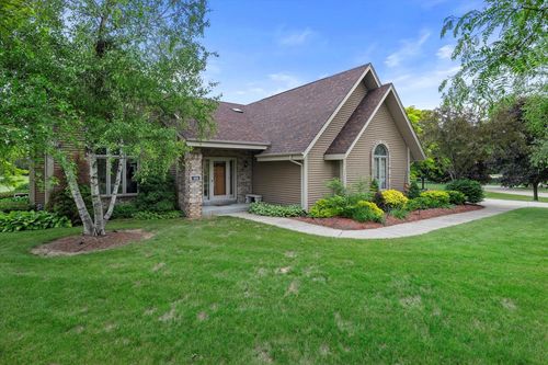 566 Amber Court, RICHFIELD, WI, 53017 | Card Image