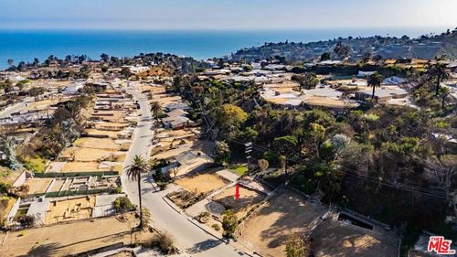 747 Jacon Way, Pacific Palisades, CA, 90272-2830 | Card Image