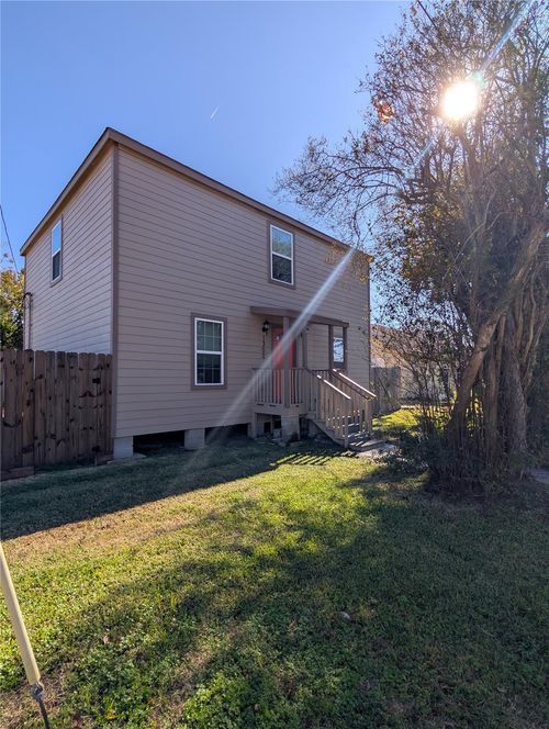 1300 Cypress St, Baytown, TX, 77520-4119 | Card Image