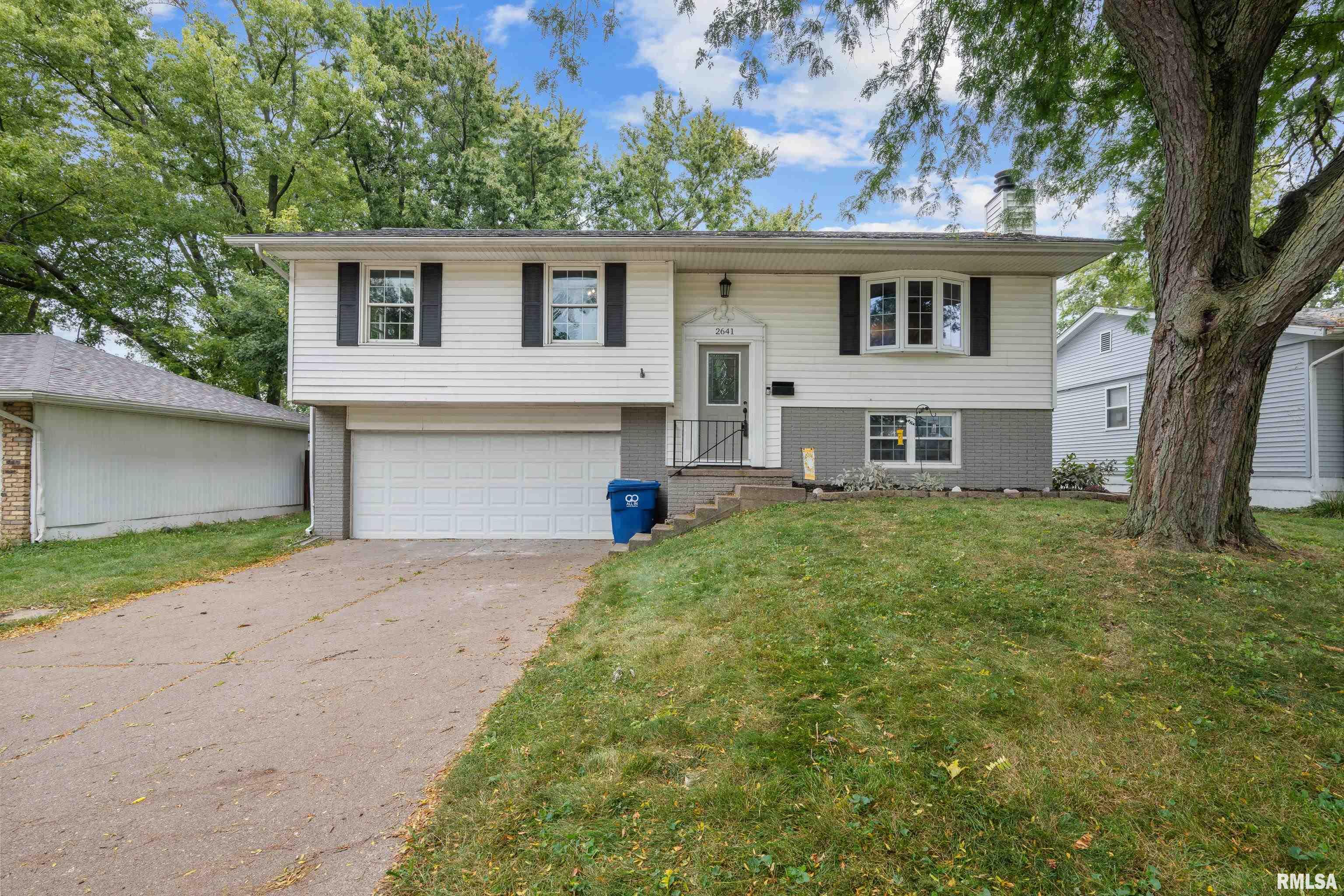 Elsie Ave, Davenport, IA 52804