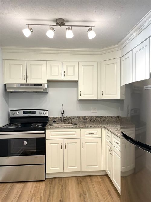 apt-4-37 Fountain Ln, Weymouth, MA, 02190-2126 | Card Image