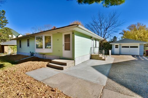 42 Oday St N, Maplewood, MN, 55119-4727 | Card Image