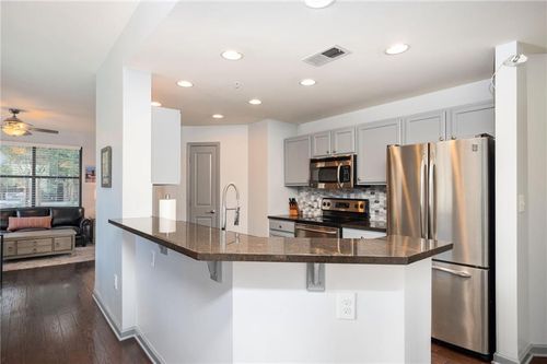 212-3040 Peachtree Rd Nw, Atlanta, GA, 30305-2247 | Card Image