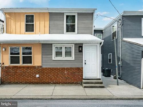 313 S 1st Ave, COATESVILLE, PA, 19320-3702 | Card Image