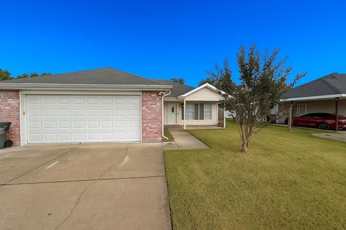 421 Cavaness Dr, Houma, LA, 70364-2221 | Card Image