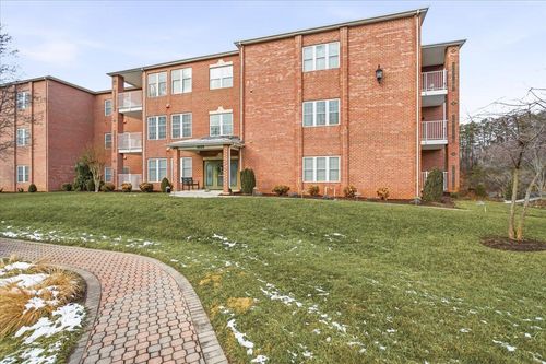 apt-101-3025 Mcvitty Forest Dr, Roanoke, VA, 24018-3565 | Card Image