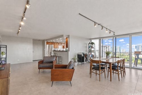 12w-1425 Ward Ave, Honolulu, HI, 96822-3519 | Card Image