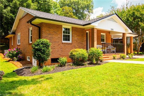 2375 Rosewood Ave, Winston Salem, NC, 27103-3638 | Card Image