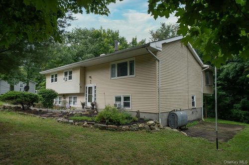 30 Laura Rd, Monroe, NY, 10950-5207 | Card Image