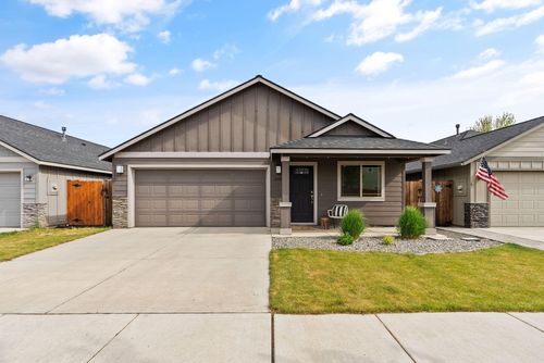 2985 Nw Cedar Ave, Redmond, OR, 97756-6938 | Card Image