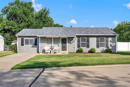 2 Lone Elk Ln, Saint Peters, MO, 63376-4206 | Card Image