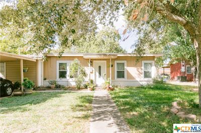 1404 E Warren Avenue, House other with 3 bedrooms, 1 bathrooms and null parking in Victoria TX | Image 1